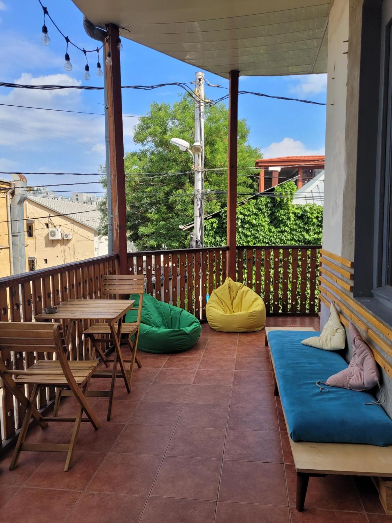 Friends Hostel Tbilisi Exteriör bild